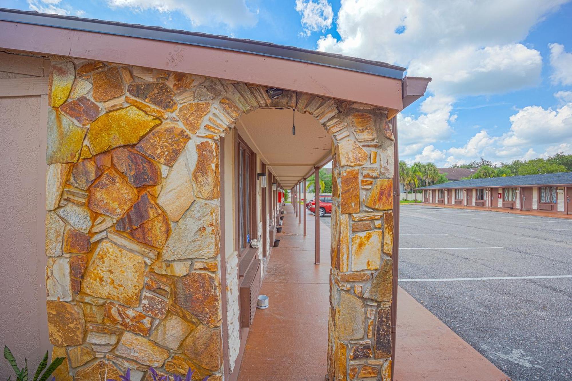 Liberty Garden Inn By Oyo Kissimmee Near Disney World Celebration Exterior photo