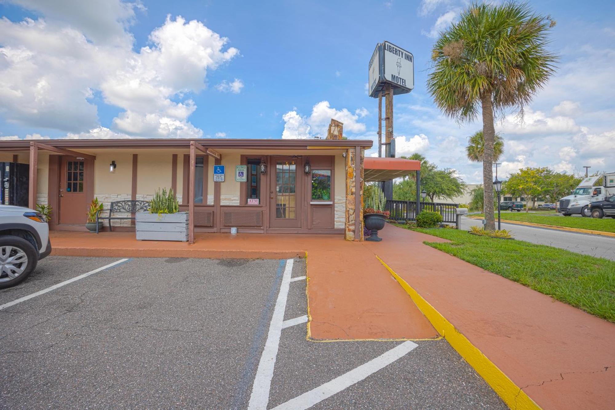 Liberty Garden Inn By Oyo Kissimmee Near Disney World Celebration Exterior photo