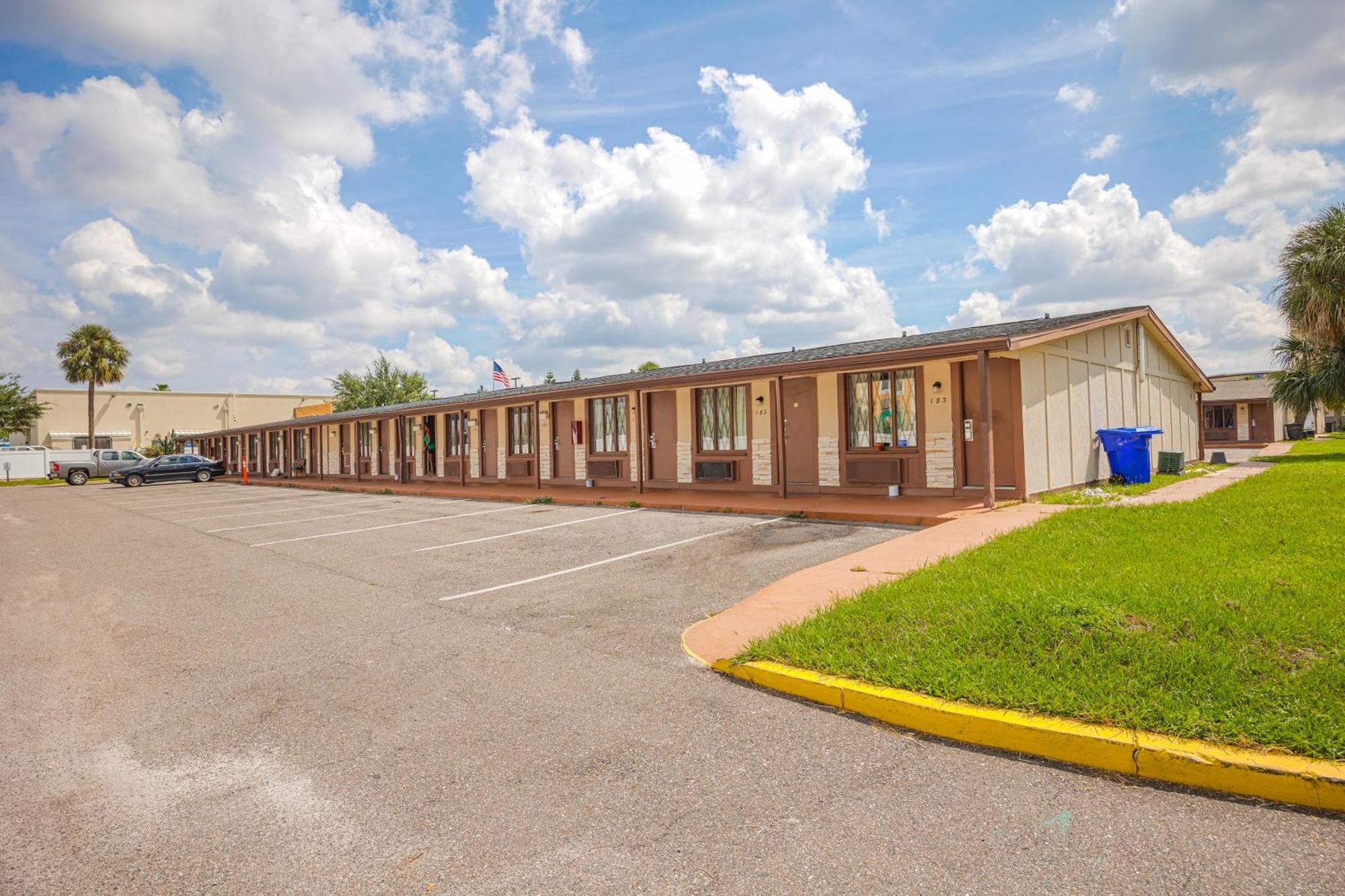 Liberty Garden Inn By Oyo Kissimmee Near Disney World Celebration Exterior photo