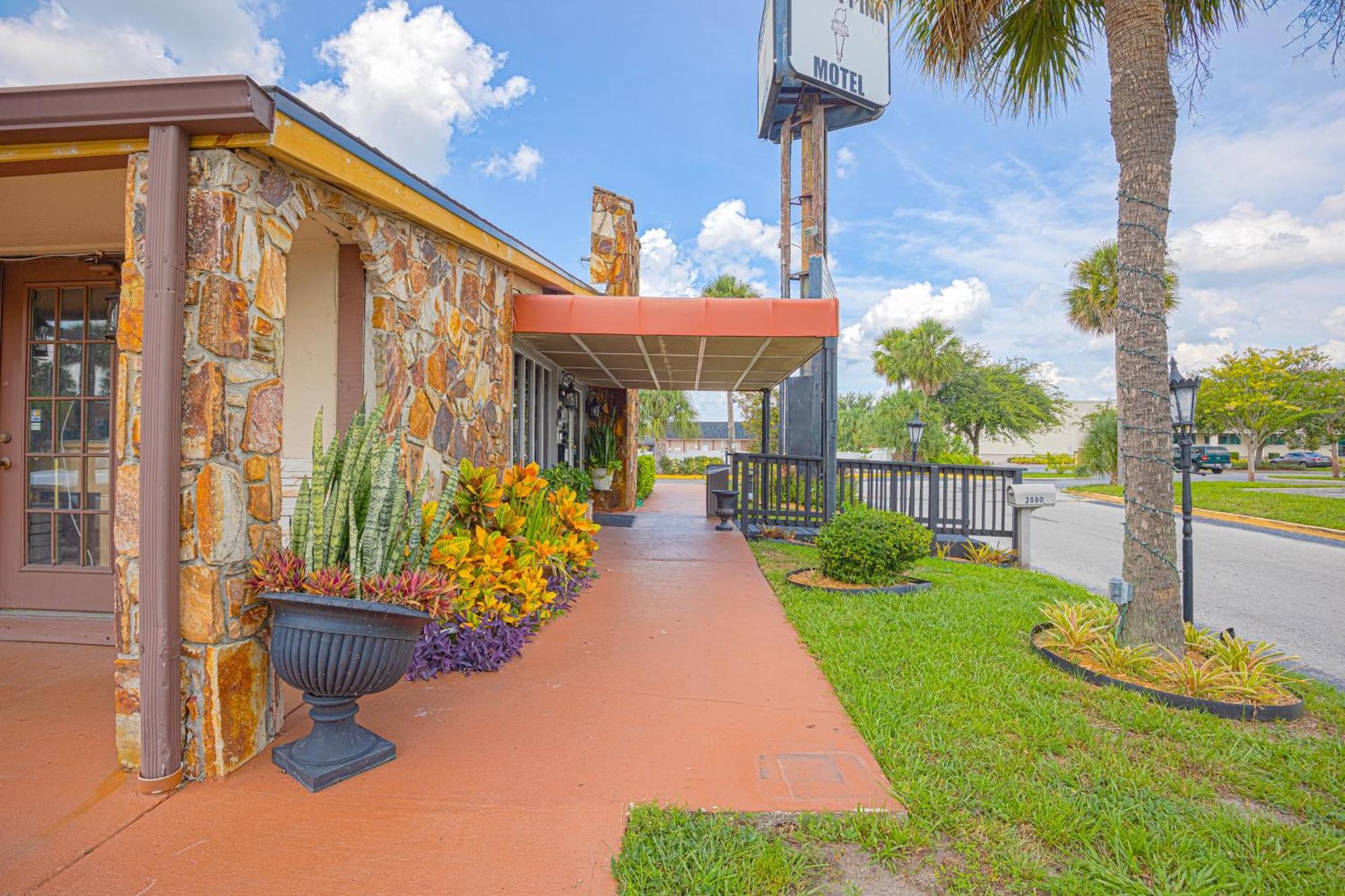 Liberty Garden Inn By Oyo Kissimmee Near Disney World Celebration Exterior photo